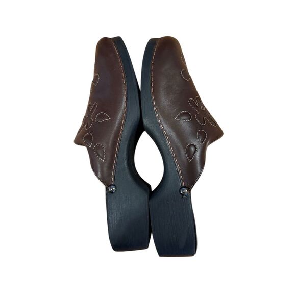 Liz Claiborne Women's Brown Leather Slip-On Clogs Embroidered Detail - Picture 5 of 9